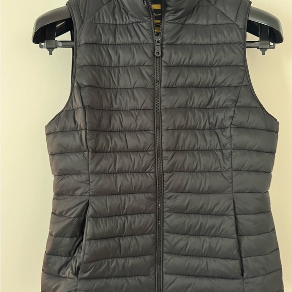 Massimo Dutti Black Tailored Quilted Vest. Ptp 16” lenght 21” - Picture 2 of 7